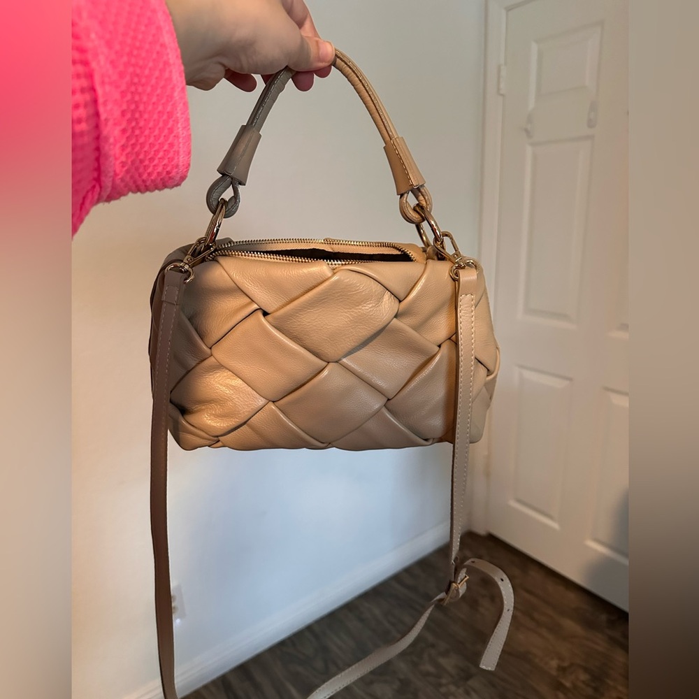 Elegant Tan Woven Italian Leather Handbag
